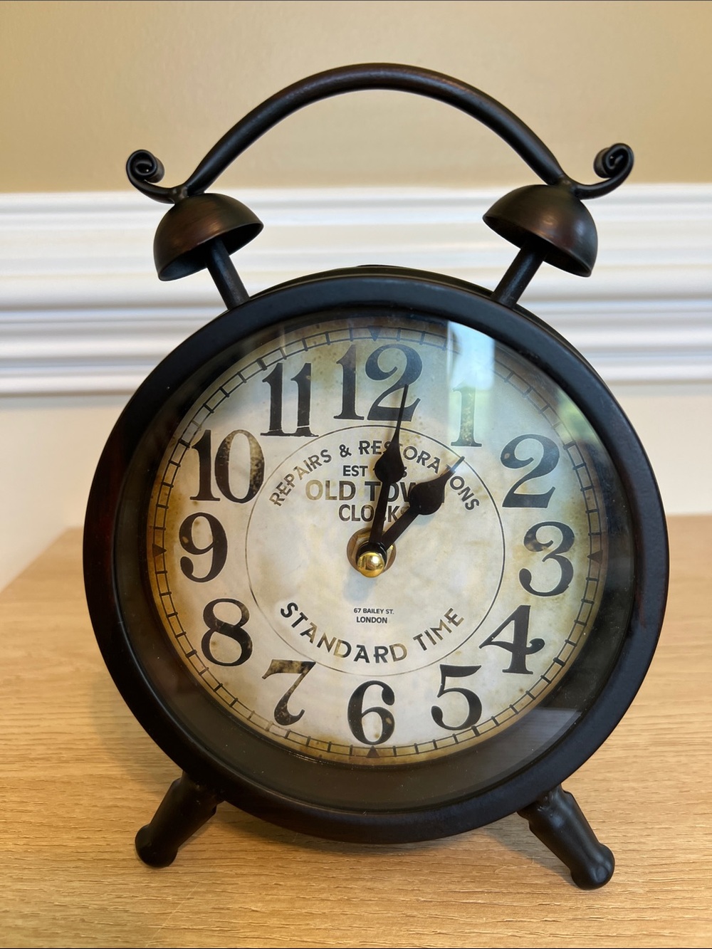 Black Vintage-Style Table Clock